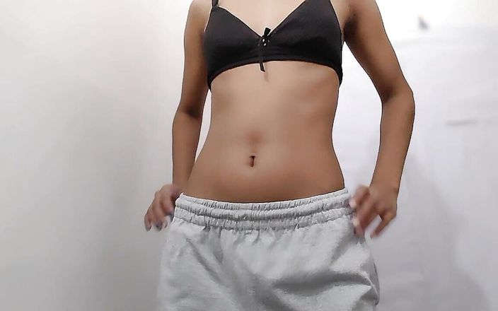 desigirl93: 18+ uczennica solo masturbuje się w swoim hostelu szkolnym