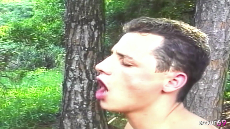 Shemale TS Collection: Facet dostaje swój pierwszy seks analny z napalonego Tranny