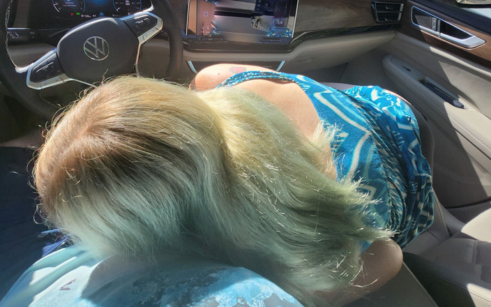 Mama_Foxx94: Підступний мінет в машині