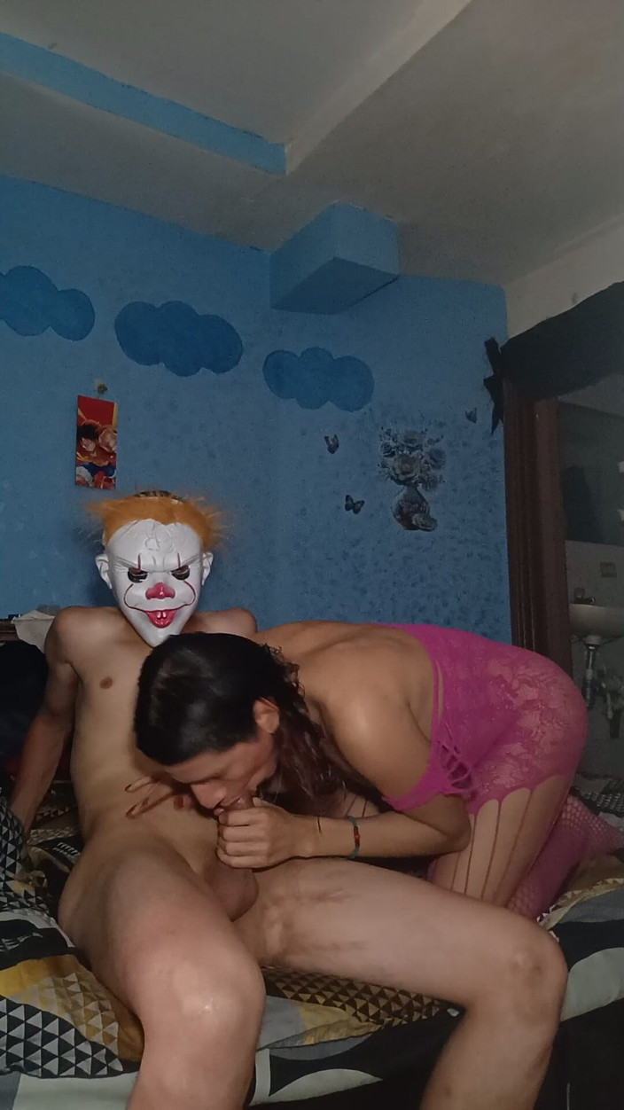 Femboy from Colombia: 我的继母又来了一次好好地访问了