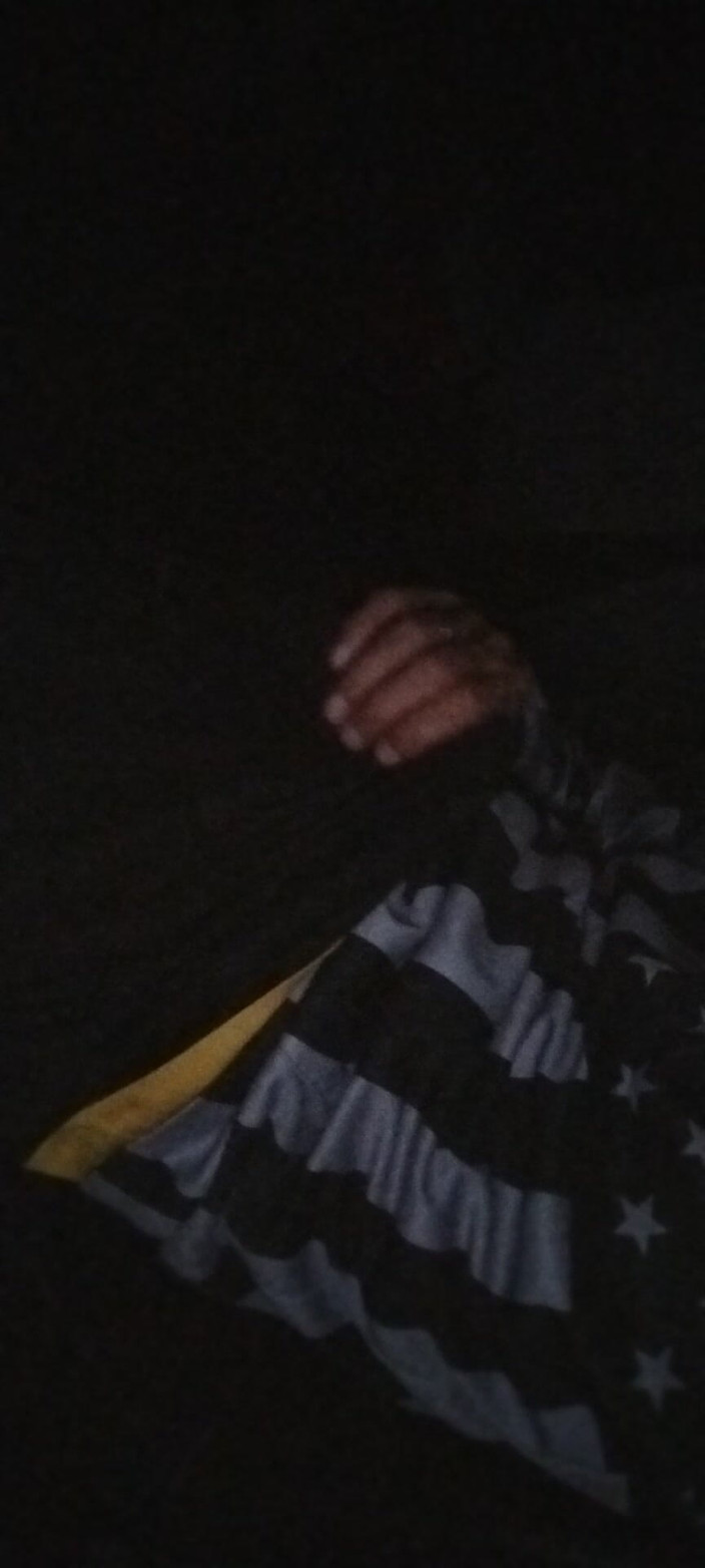 AlexAlejandro13: Tocándose delante de sus pantalones