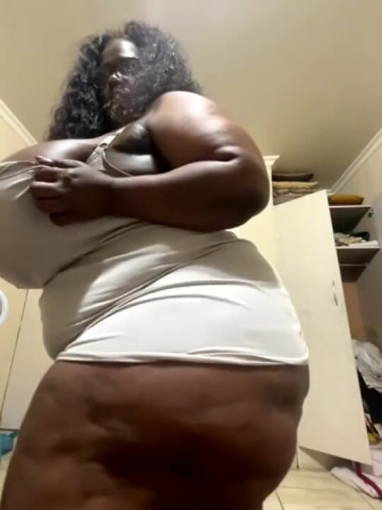 Legendary Booty Overdose: Busty BBW MILF Striptease &amp; Titsplay