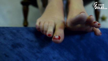 Czech Soles - foot fetish content: I piedi della cattiva principessa e l'adorazione dei tacchi alti,...