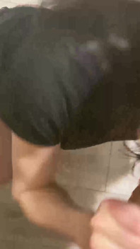 18 anos, puta sem vergonha recebe enorme facial