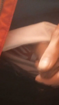 Seksi eşcinsel ibne yüksek sesle çişini yapıyor farklı kıyafetler ve görünümler giyiniyor