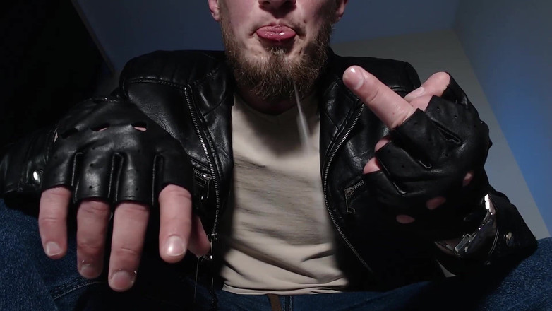 Hunky time: 가죽 침의 알파, 먹이 지배.