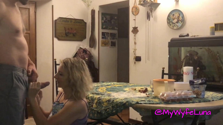 My Wife Luna: Karım pasta yaparken sodomize ediyorum