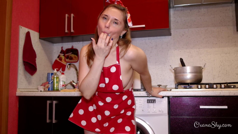 MILF Oxana: Oxana's culinary show part 1. Shrimp