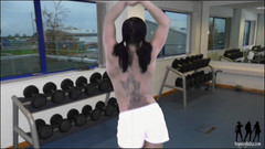 Bopping babes: Kiki Devine - pompuj żelazo