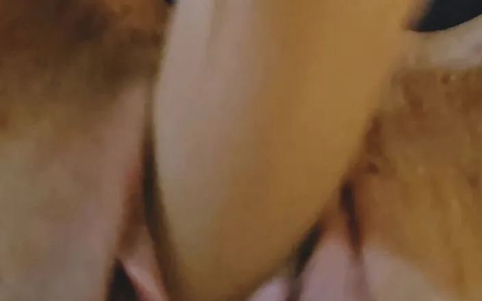 Xooxoo: Dildo in wet pussy