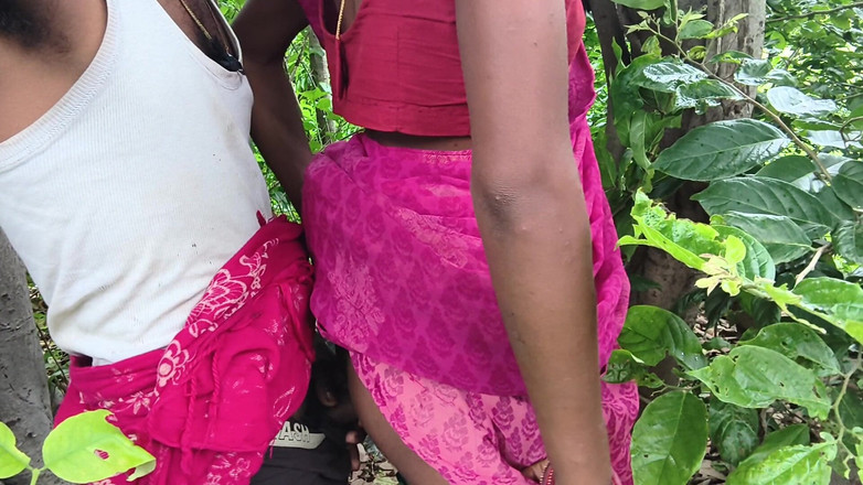 Poonambhabhi village: 我在丛林里操我的老婆