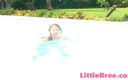 Little Bree: छोटी ब्री स्विमिंग और बाहर नहा रही है