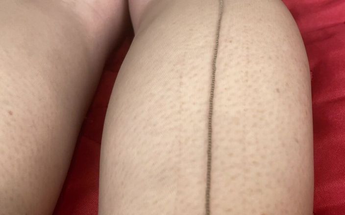 Mr MF: Mme mature pieds gros seins et semelles