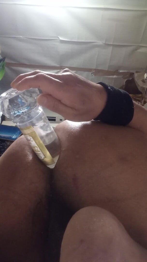 Osiritikubi: Vibrador de vidro grande o suficiente para essa bunda
