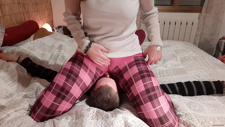 goddess82: Zůstaň v klidu a zůstaň pod mojí kundičkou a zadkem!