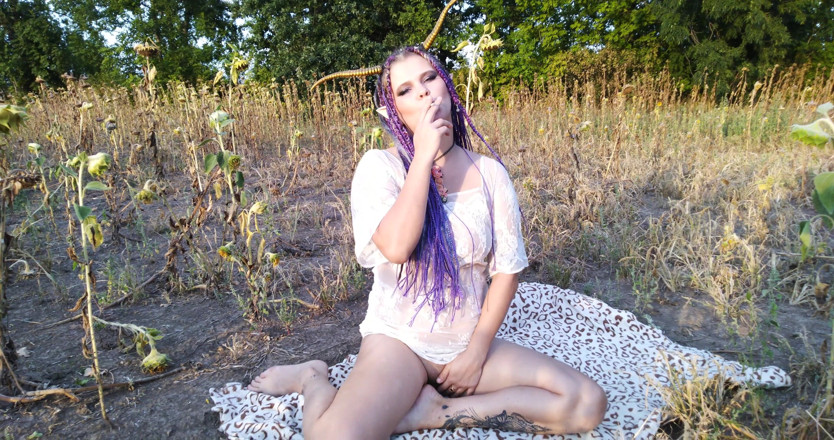 LizAngel: Rogaty elf tryska w polu po przerwie od dymu