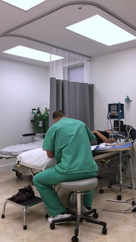 Une Infirmière MILF En Forme Se Fait Virer Pour S’être Masturbée À L’hôpital