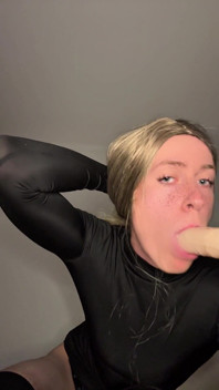 Pequena Femboy sendo uma boa garota