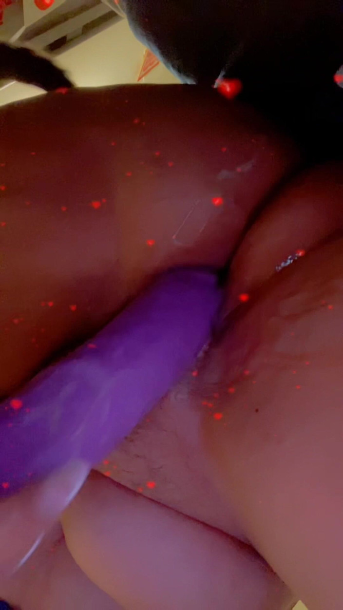 Ladycreamypr: Tato pusa je příliš sexy, ráda masturbuje