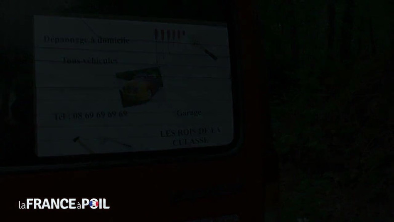 Rue Chaude: Anal milf tetek besar disetubuhi di jalan oleh mekanik