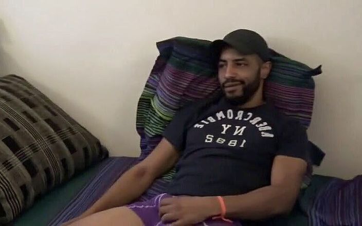 Gaybareback: Latynoskie dno zerżnięte na oklep przez prostego araba