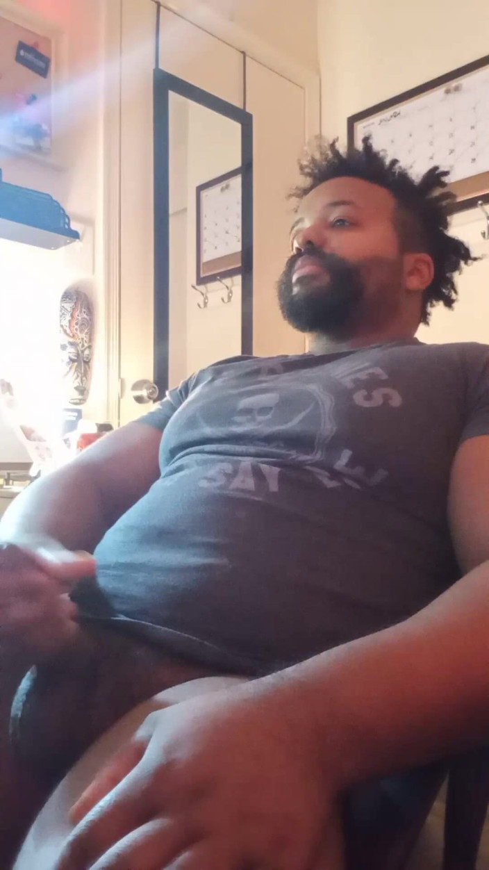 Eddie Venezuela: BBC Bear Cam Show Jerk and Cum