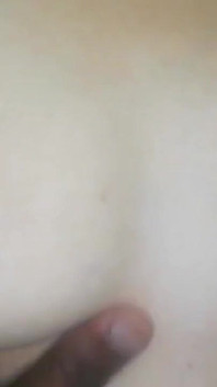 スリランカ十代の女の子の小さなおっぱい大きな乳首ザーメン