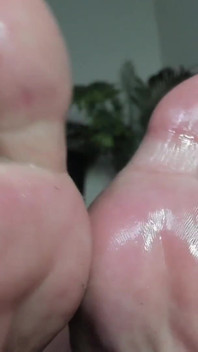 Sexy Oil Toes