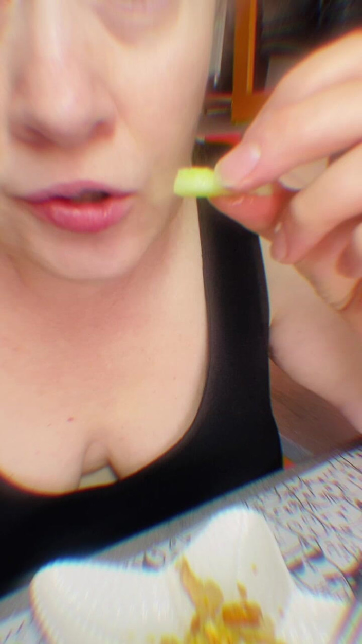 VikkiGeorgia: Giantess and Vegetable Men, Jogo Engraçado