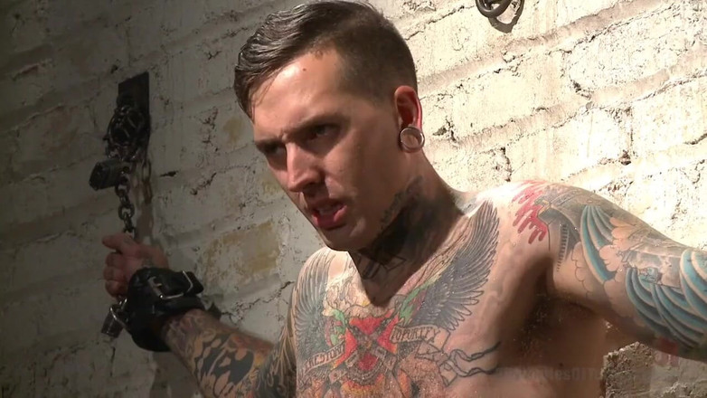 30 Minutes of Torment: 30파운드 의 을 따먹는 프로 돔 루커스