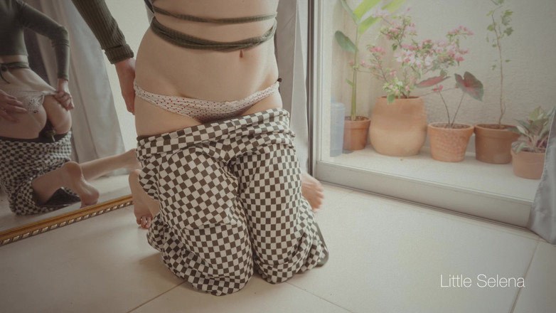 little_selena: У мене був баклажан, і я не міг думати ні про що краще, ніж заклеїти його в мою дупу