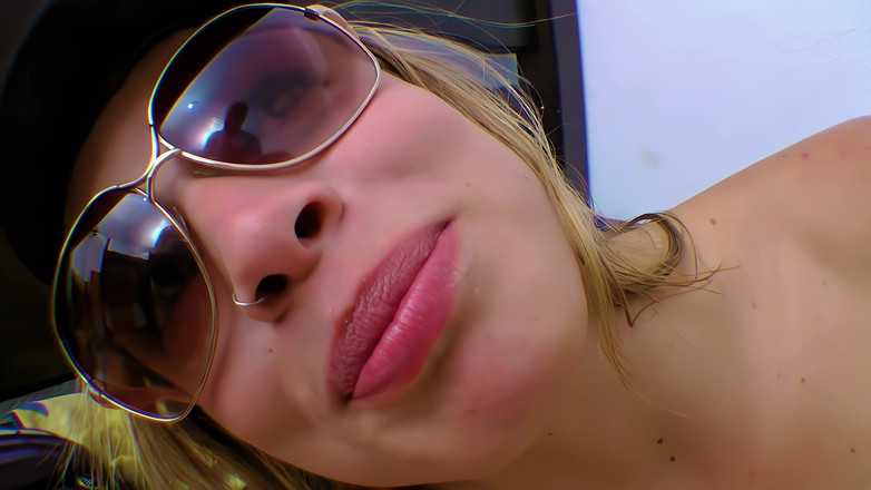 Turma do Sexo: Loira Safada Senta E Rebola No Pau Do Amigo