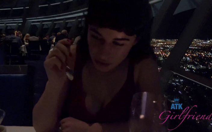 ATK Girlfriends: Vacanță virtuală în Las Vegas cu Olive, partea 1