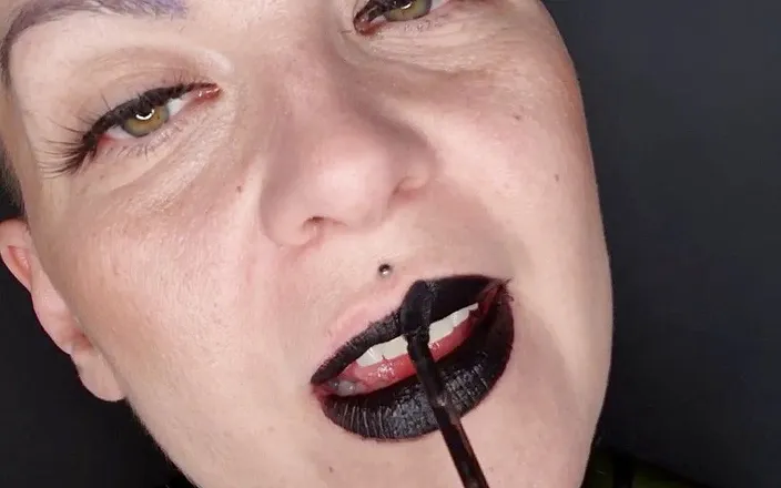 Lady Valeska: Getting my lips ready for my date