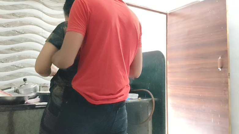 DesiAss: Indiana tia fodendo na cozinha