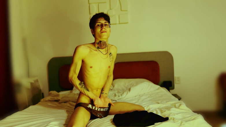 HotDogs studio: Sono Rimasto in Hotel E Ho Deciso Di Masturbarmi Finché...