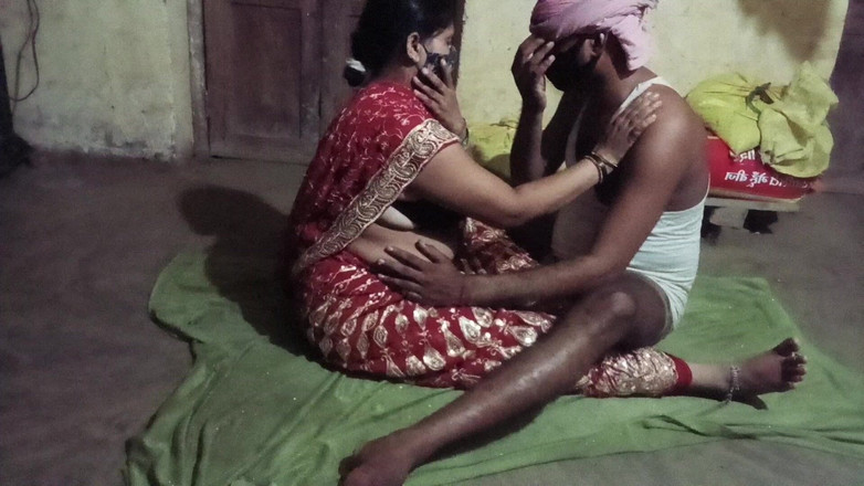 Desi_bhabhi121: アジアのカップルロマンスフォープレイ