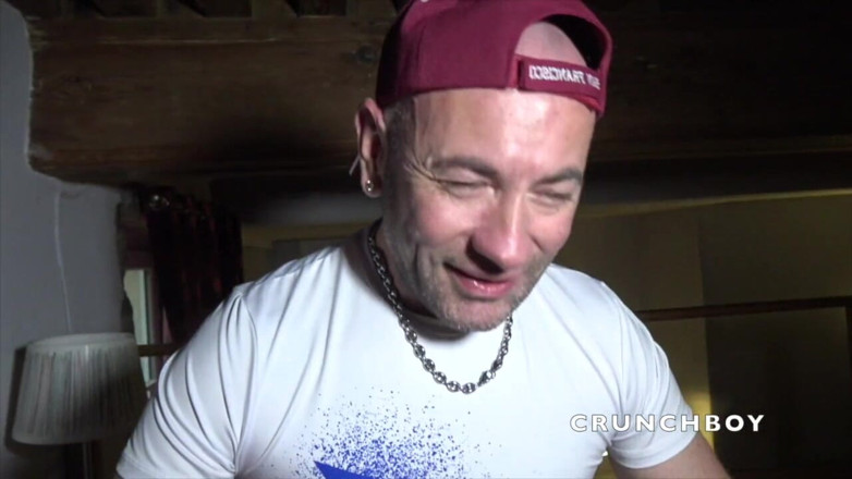 BAREBACK AND CREAMPIE CLUB: Genç sürtük latin xxl yarakla dölleniyor