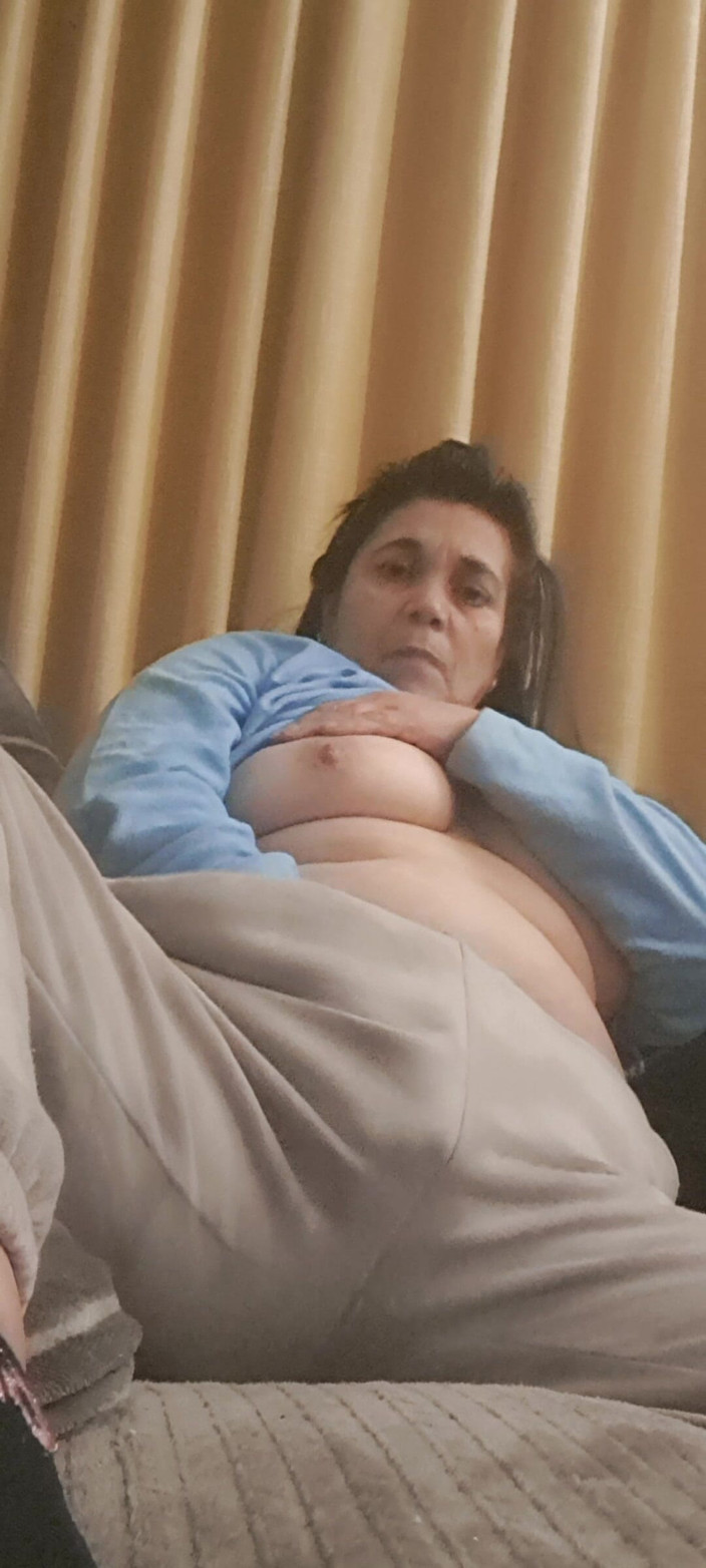 Mommy big hairy pussy: हस्तमैथुन करने के लिए आग्रह से आराम करना