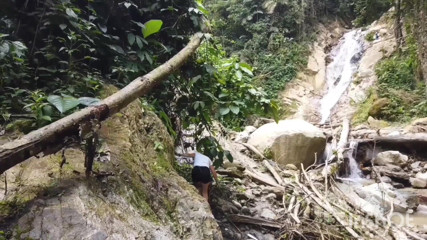 Sara Blonde: Sex, blowjob und sperma auf dem wasserfall