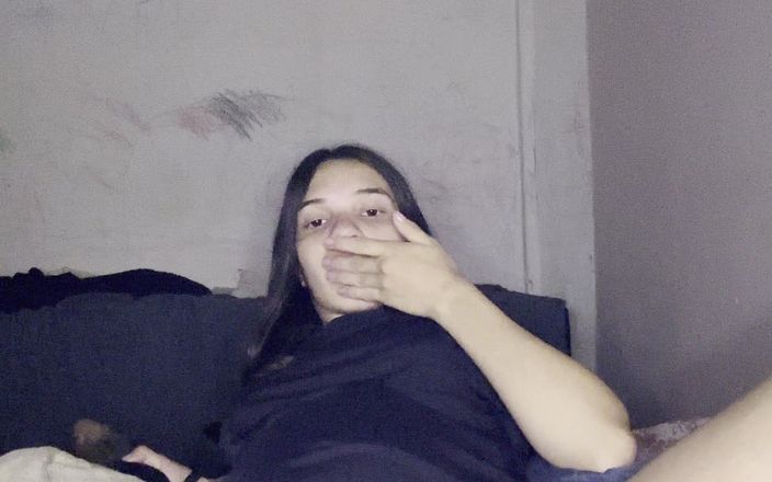 Alice Lima: Il vibratore scarica nella figa, poi va sul dildo