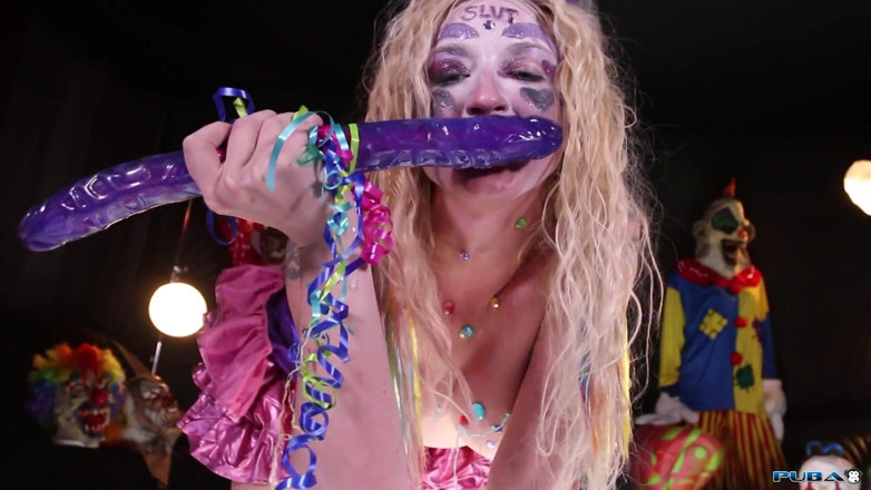 Leya Falcon: Stripper payaso jugando con su coño