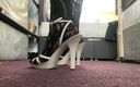Heel-lover: Beyaz pleaser 5 inç topuklu seksi çorap ve mini etek