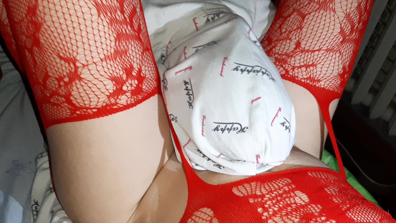 Lesbian-candys: 我轮流给我的两个女同性恋老师表演舔阴，这样他们就给了我好成绩