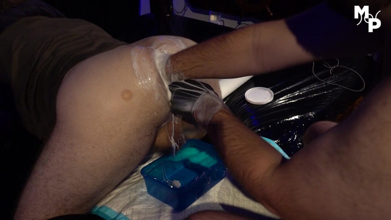 Marcus Pollack Gay: Punggung gelembung fisted digerudi dengan dildo gergasi