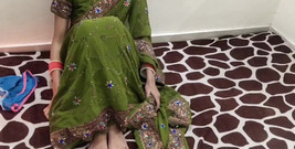 Saarabhabhi6: ヒンディー語セックスストーリーロールプレイ-インドのホット継母はキッチンで義理の息子とセックスしています!