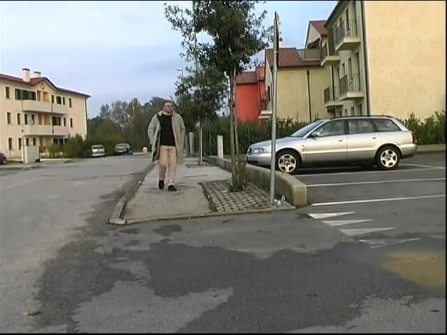 Shemale World: Shemale w seksownej bieliźnie staranował na kanapie