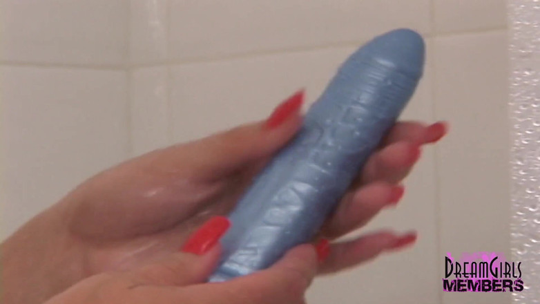 Dream Girls: Getting wet with a lotion finish