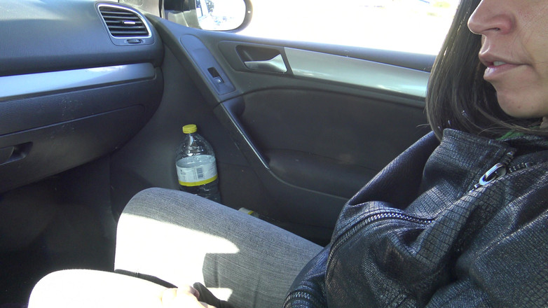 Stepmom Susan: 18살 배다른 아들에게 핸잡을 해주는 계모