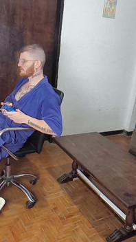 Hrál jsem si, moje nevlastní máma přišla, škádlila mě a já byla sexy
